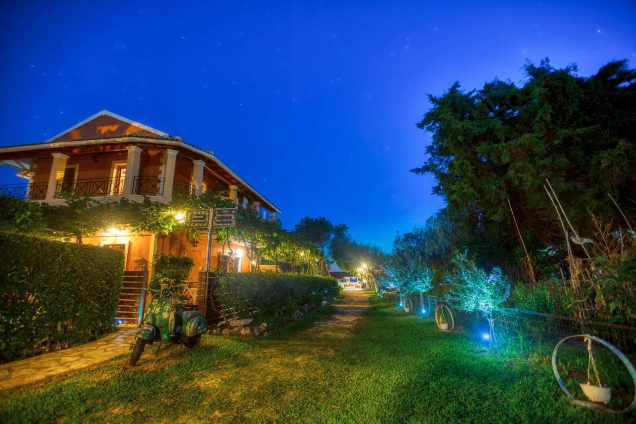 Christinas Apartments Ágios Matthaíos المظهر الخارجي الصورة