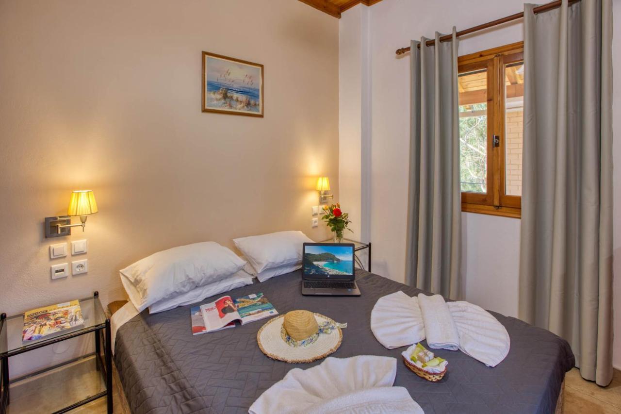 Christinas Apartments Ágios Matthaíos المظهر الخارجي الصورة