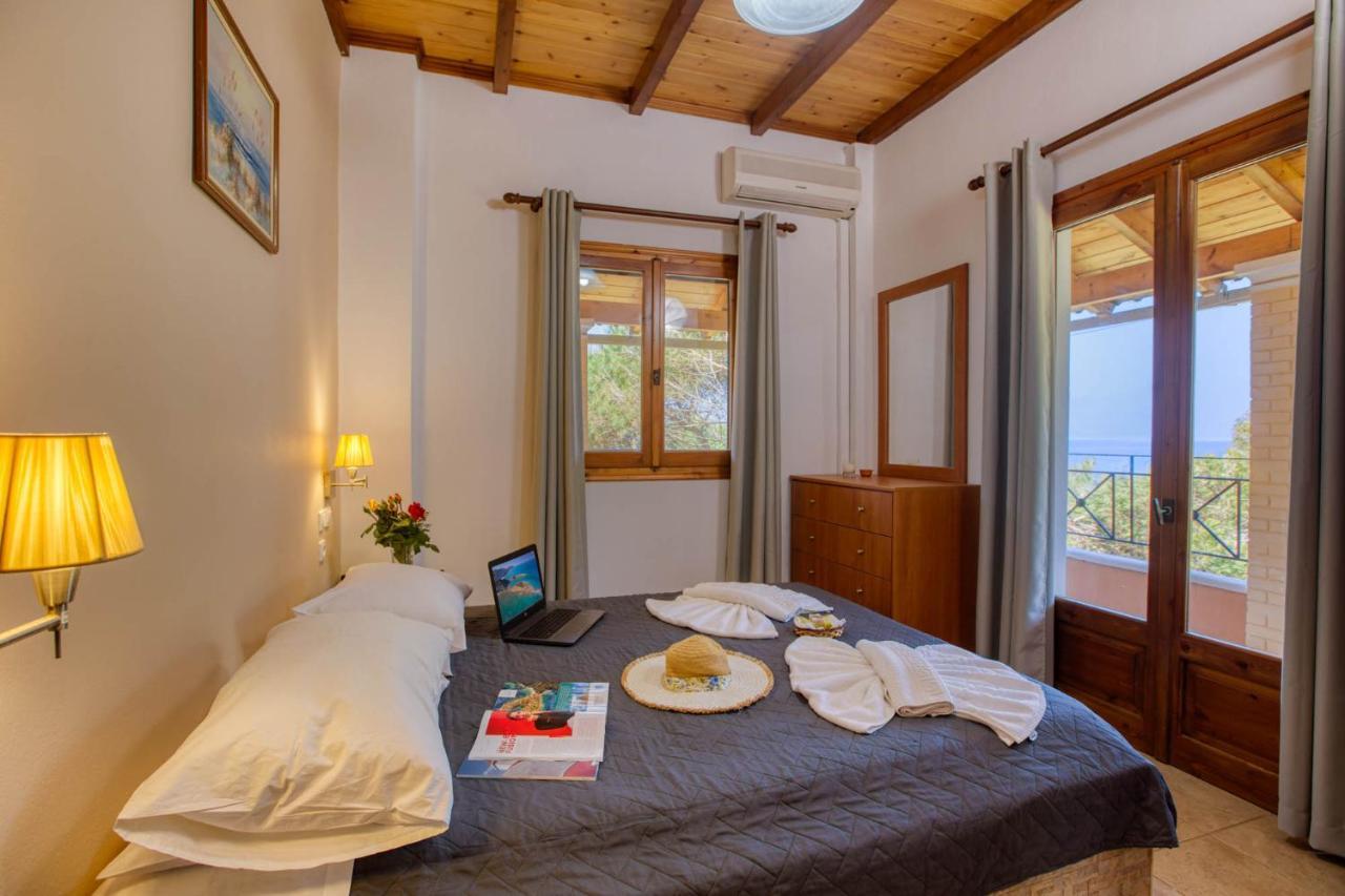 Christinas Apartments Ágios Matthaíos المظهر الخارجي الصورة