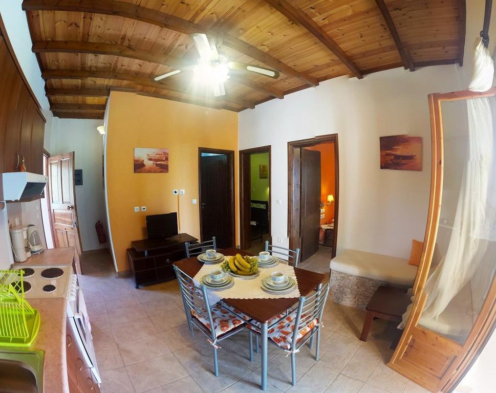 Christinas Apartments Ágios Matthaíos المظهر الخارجي الصورة