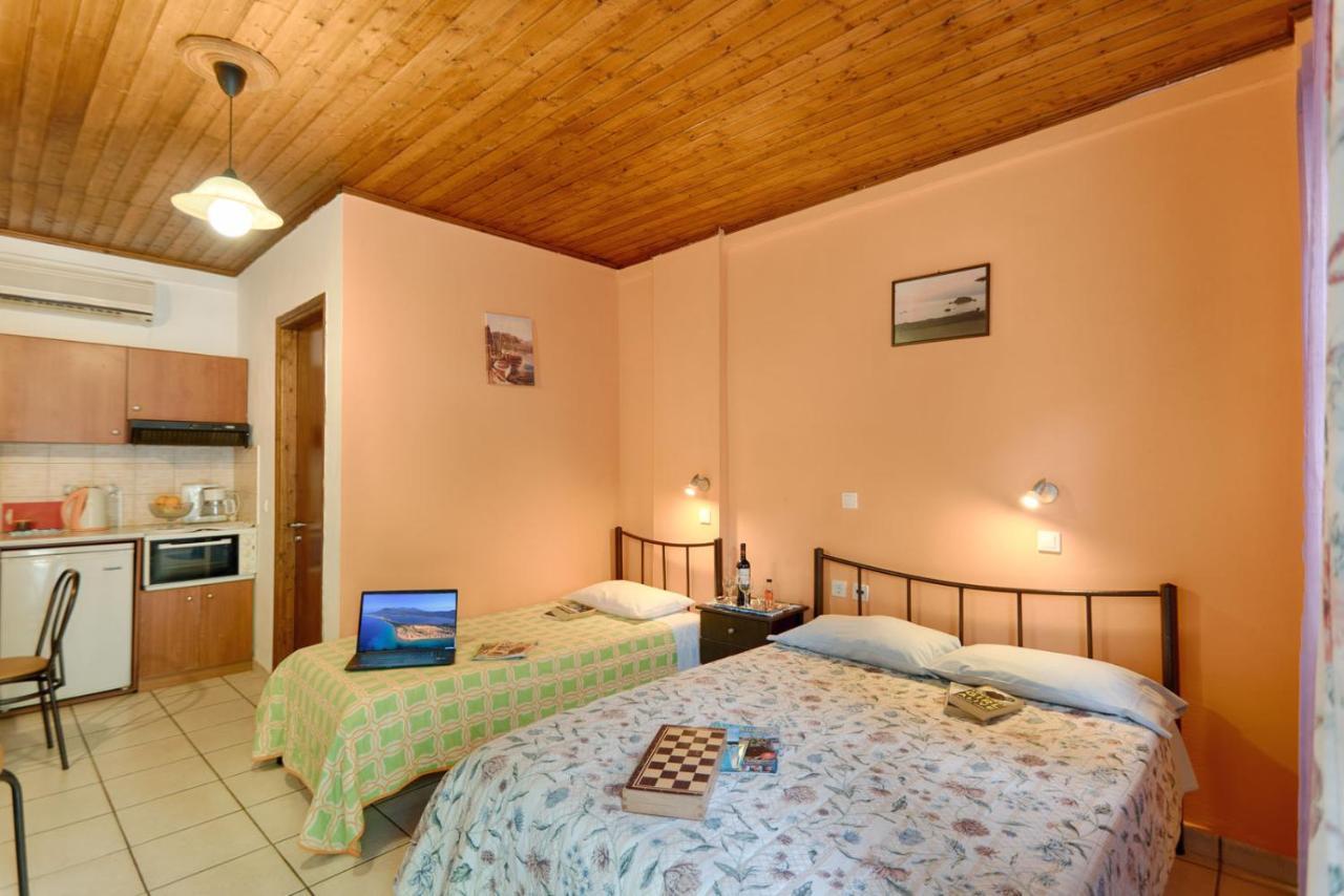 Christinas Apartments Ágios Matthaíos المظهر الخارجي الصورة