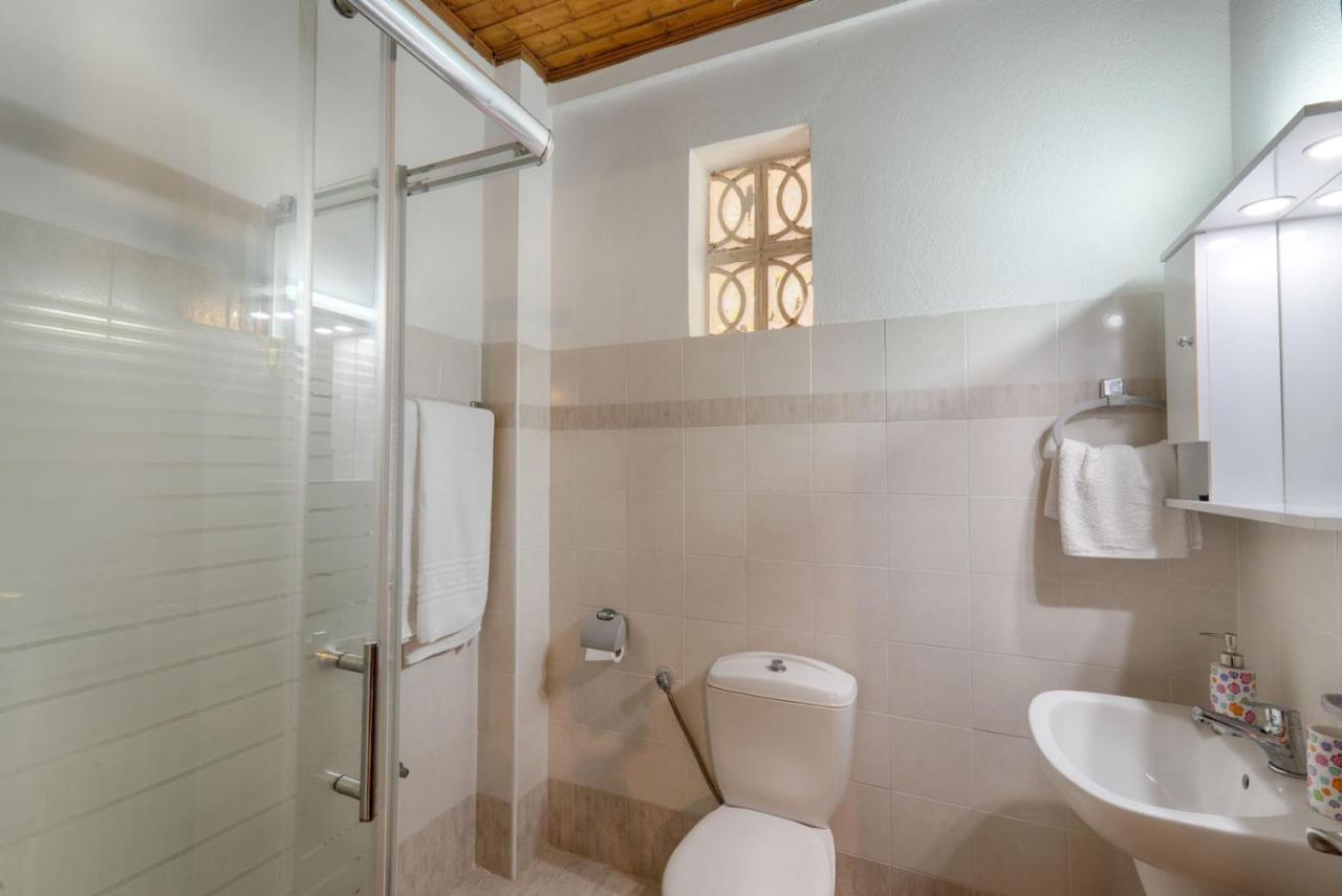 Christinas Apartments Ágios Matthaíos المظهر الخارجي الصورة